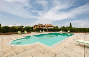 Amazing home in Tolentino with Outdoor swimming pool, WiFi and 11 Bedrooms